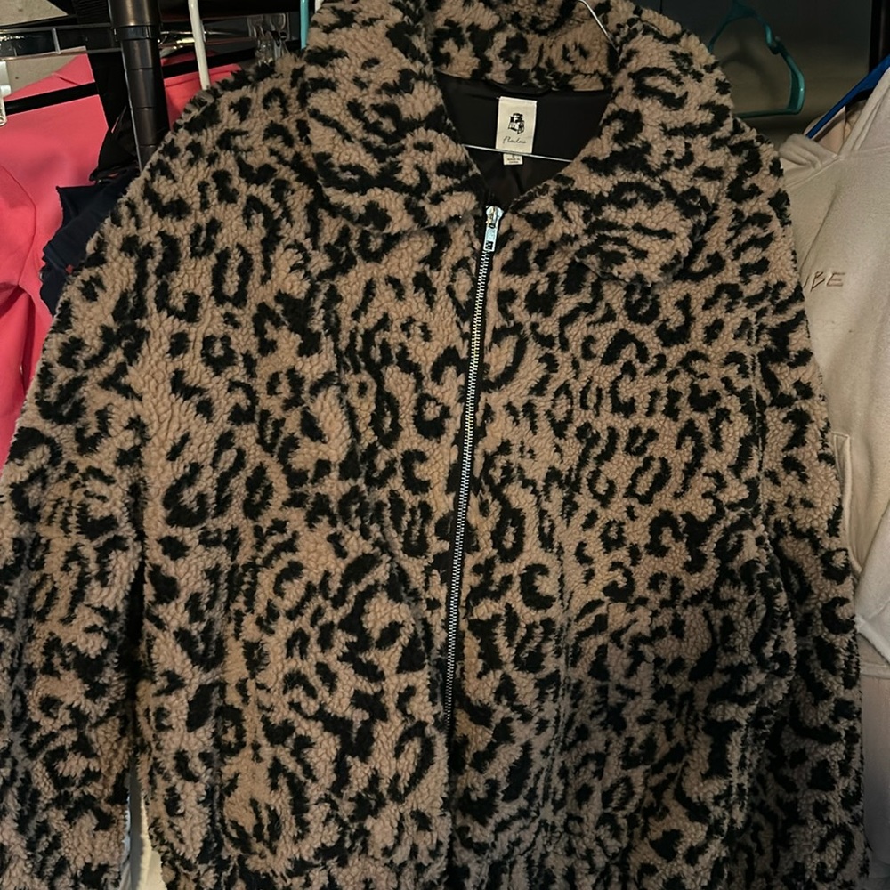Cheetah-Print zip up jacket